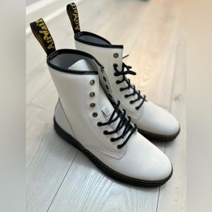 Dr. Martens, Unisex 1460 Eye Boot, White Smooth. AUTHENTIC.Size 10 Men/11 Women